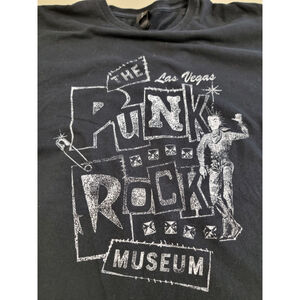 The Punk Rock Museum Shirt Las Vegas Size Large Graphic Print cut tag